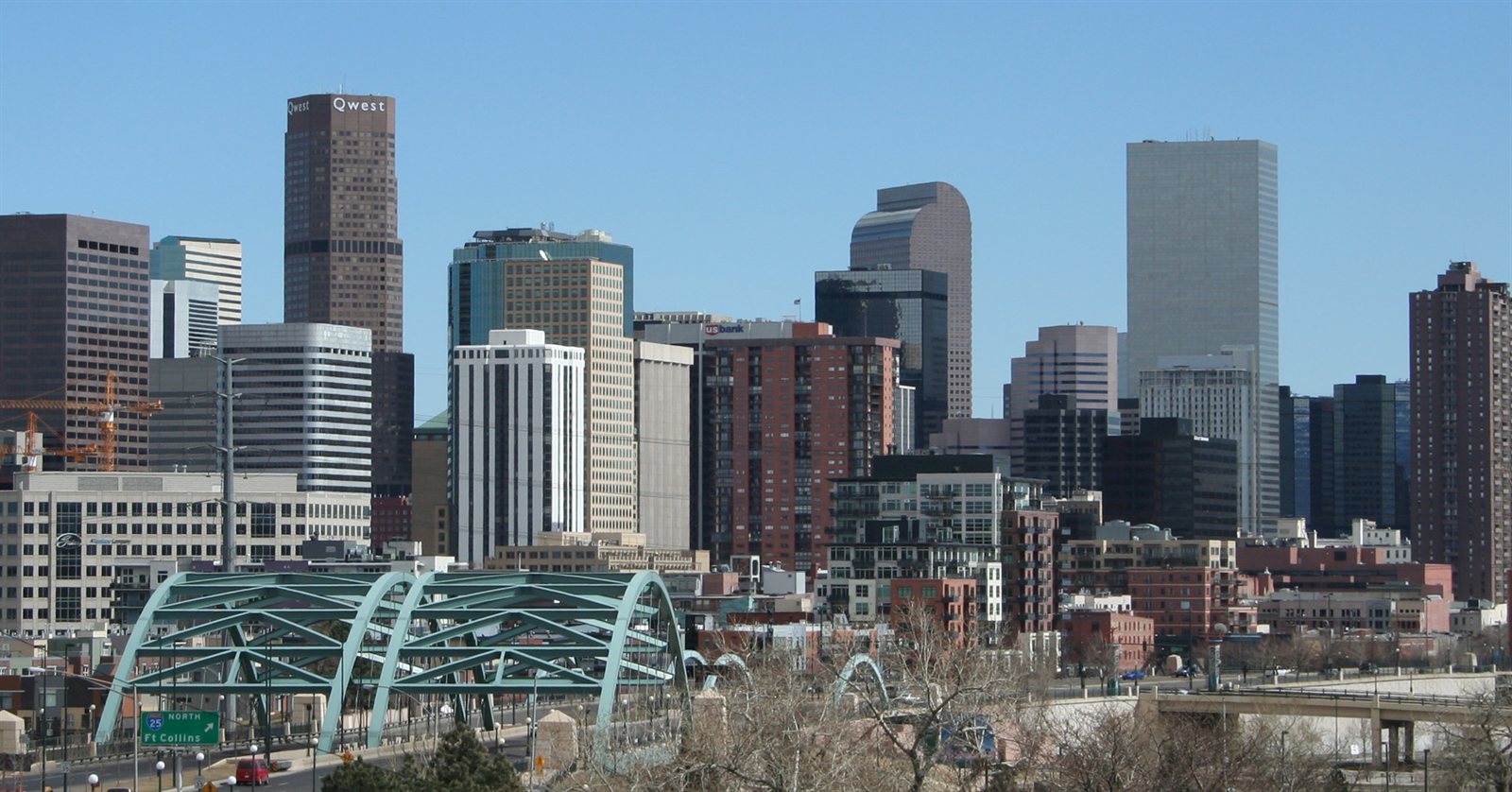 "2006-03-26 Denver Skyline I-25 Speer" by No machine-readable author provided. MattWright assumed (based on copyright claims). is licensed under CC BY-SA 2.5.