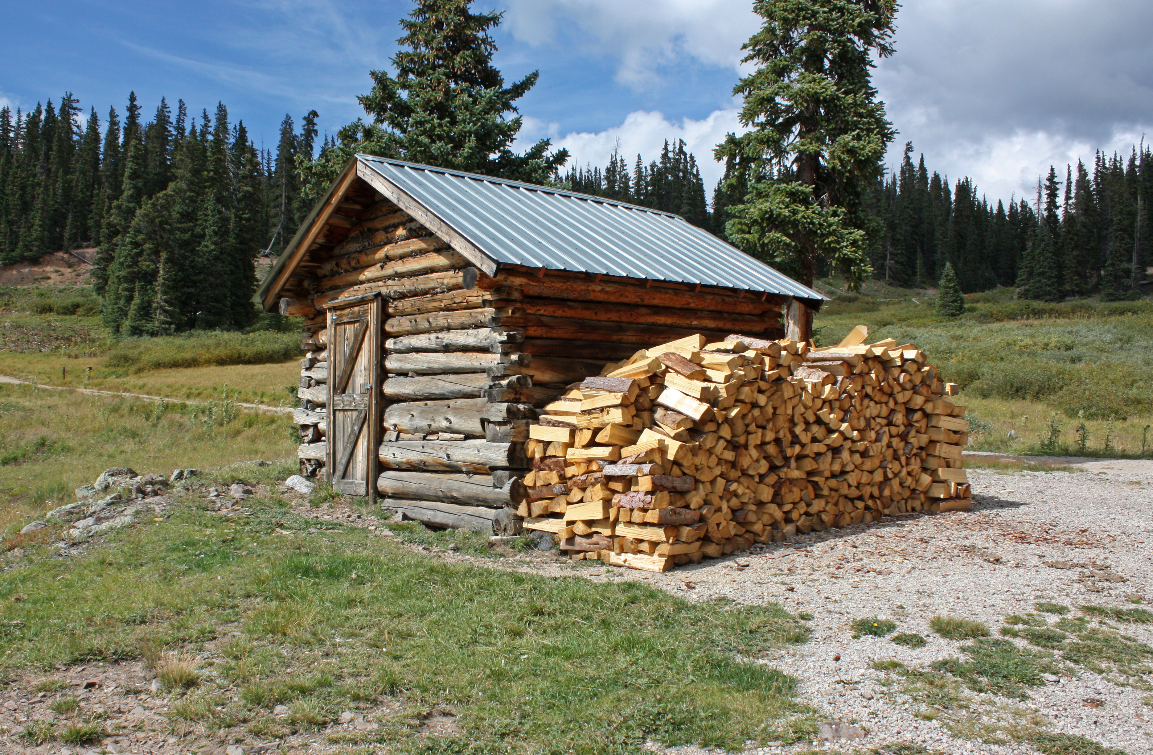 "Wood Shed In Colorado Rocky Mountains September 2013" by DrunkDriver is licensed under CC BY-SA 3.0.