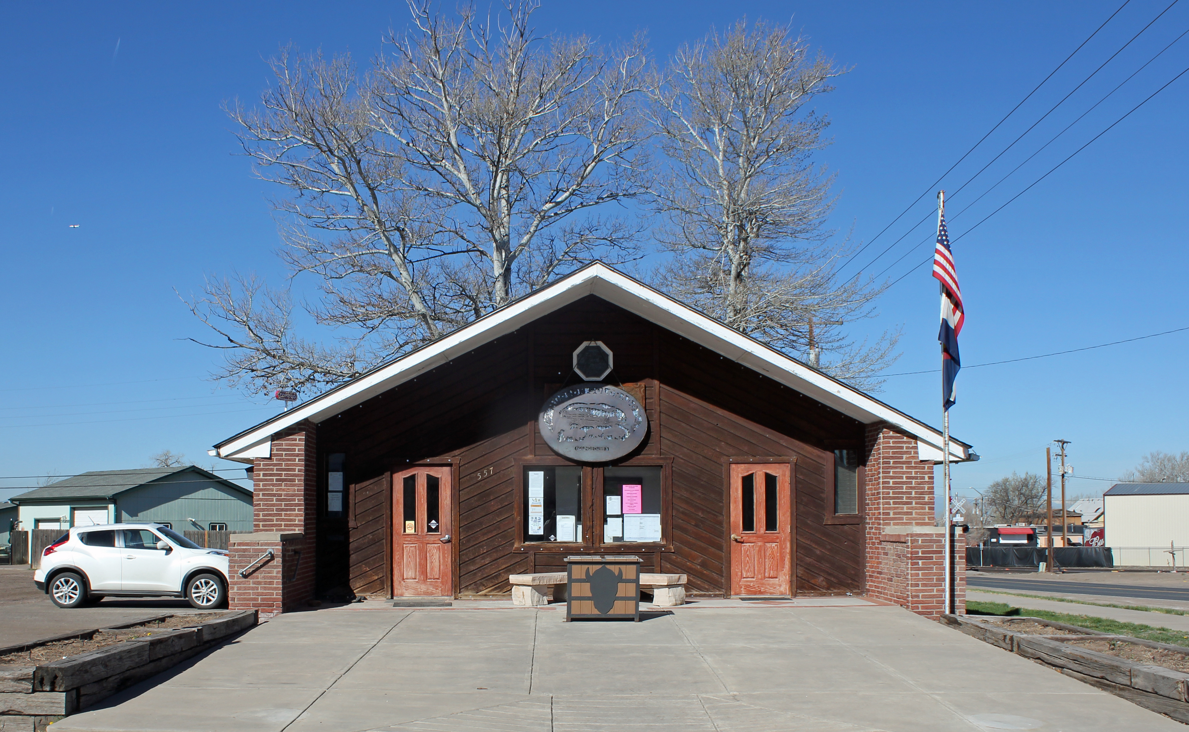"Hudson, Colorado Town Hall" by Jeffrey Beall is licensed under CC BY 3.0.