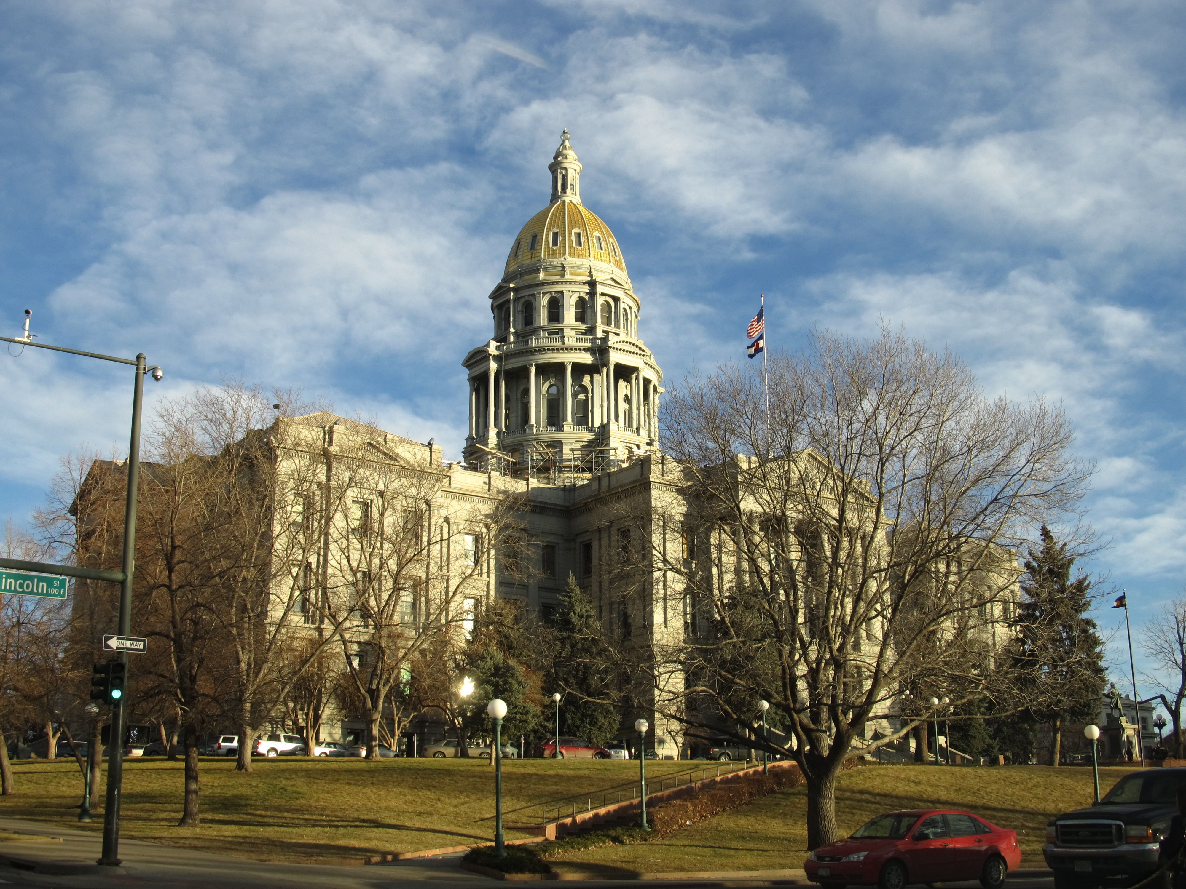 "Colorado State Capitol, Denver, Colorado" by Ken Lund is licensed under CC BY-SA 2.0.