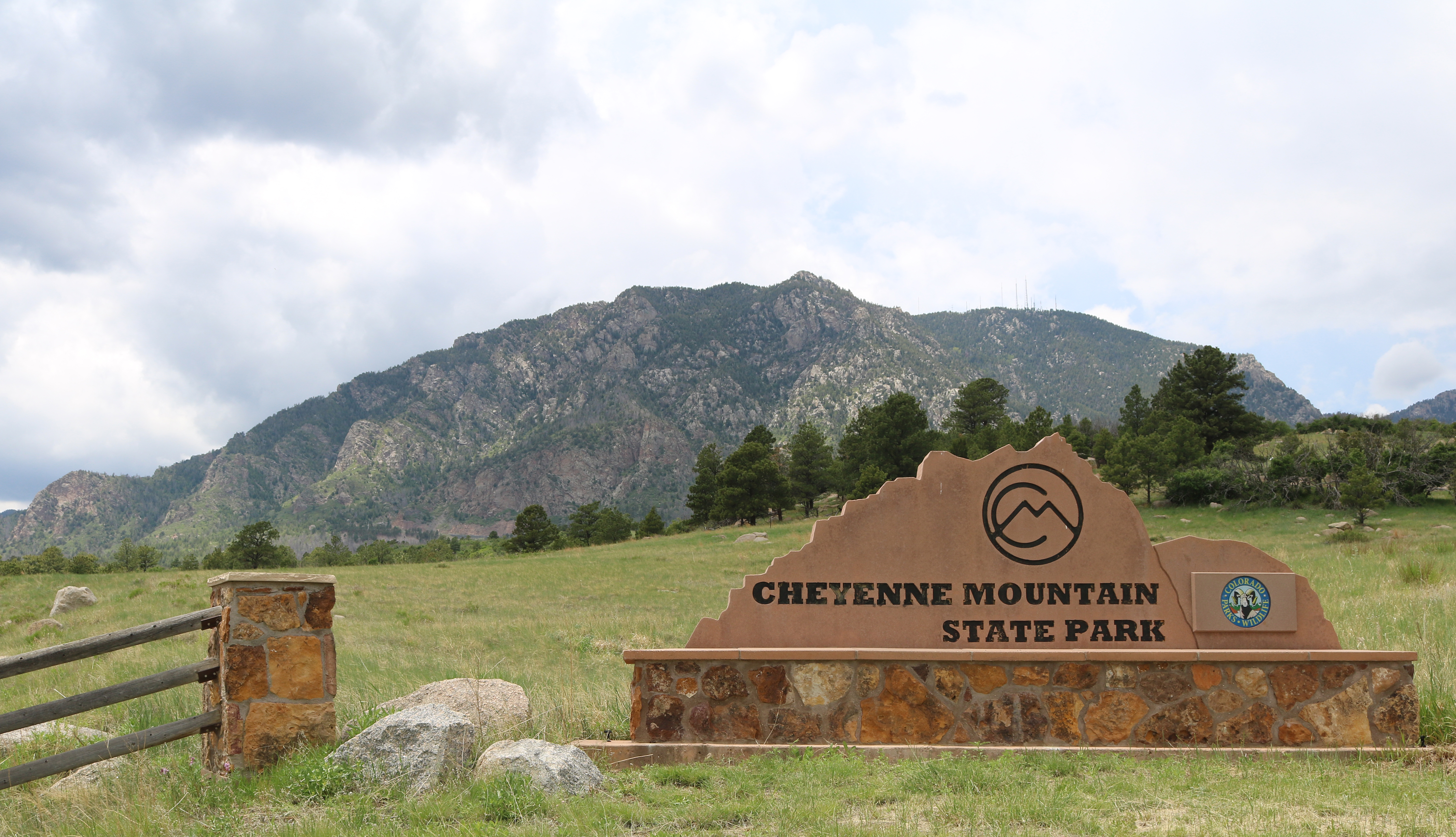 "Cheyenne Mountain State Park" by Jeffrey Beall is licensed under CC BY-SA 4.0.