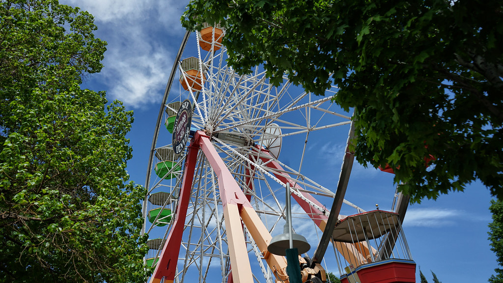 "ELITCH GARDENS, DENVER, COLORADO" by foto_graffiti is licensed under CC BY-SA 2.0.
