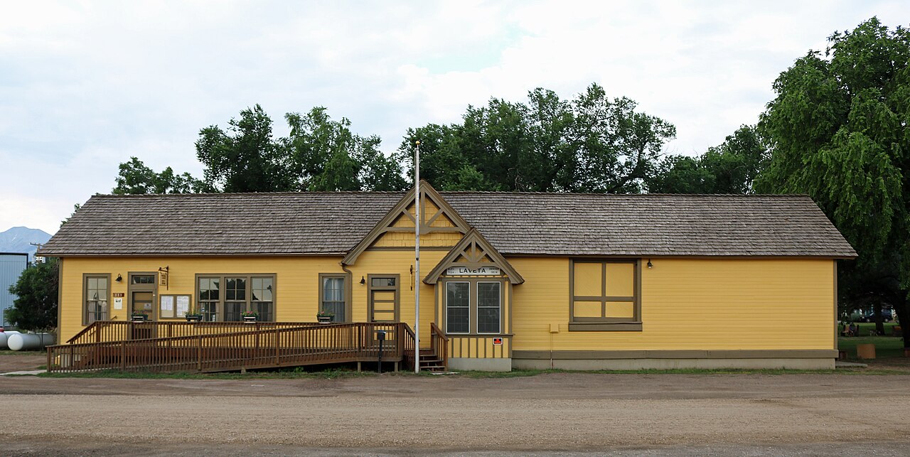 "La Veta (Colorado) town hall" by Jeffrey Beall is licensed under CC BY 4.0.