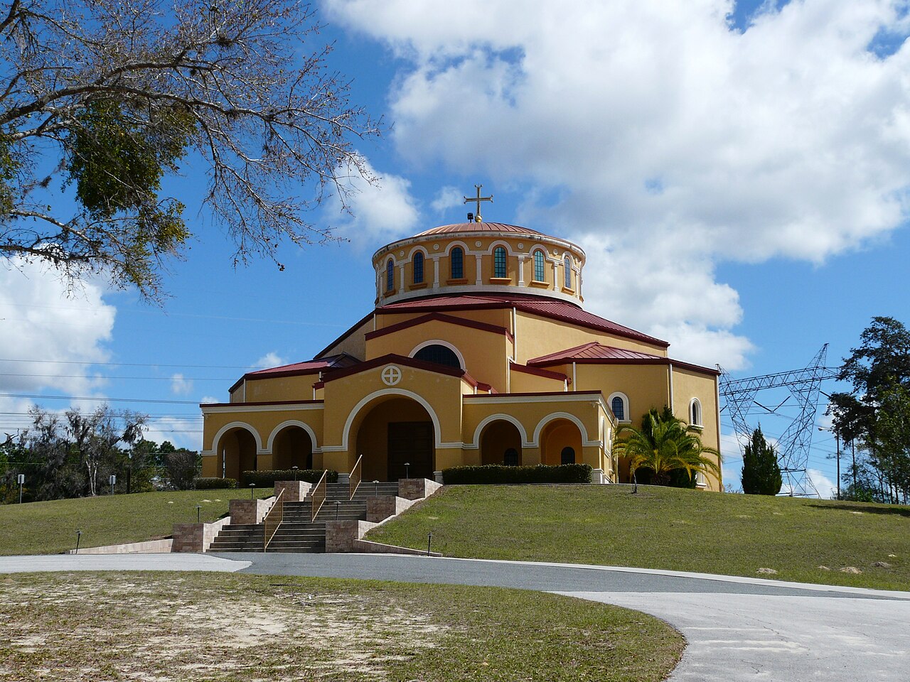 "Archangel Michael Greek Orthodox Church, Lecanto, Florida" by The Bushranger is licensed under CC BY-SA 4.0.