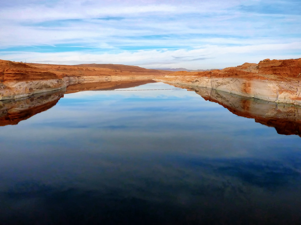 "Lake Powell water level 1-7-2010" by Bureau of Reclamation is licensed under CC BY-SA 2.0.