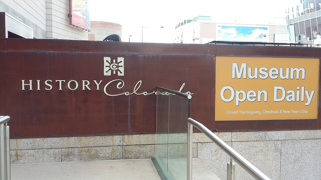 "History Colorado, Museum Open Daily sign" by Xnatedawgx is licensed under CC BY-SA 4.0.