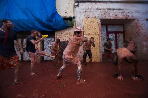 "SPAIN-FESTIVAL-TOMATINA" by Diario Critico Venezuela is licensed under CC BY 2.0.