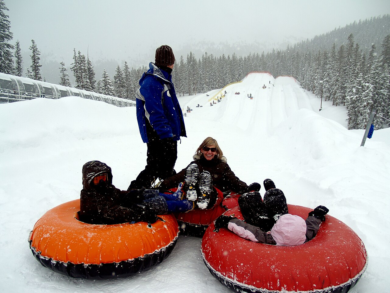 "A family snow tubing at Keystone Resort in Colorado" by David Shankbone is licensed under CC BY 3.0.
