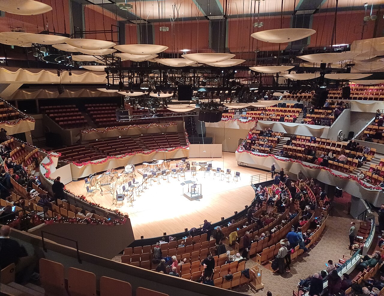 "Boettcher Concert Hall" by ECTran71 is licensed under CC BY-SA 4.0.