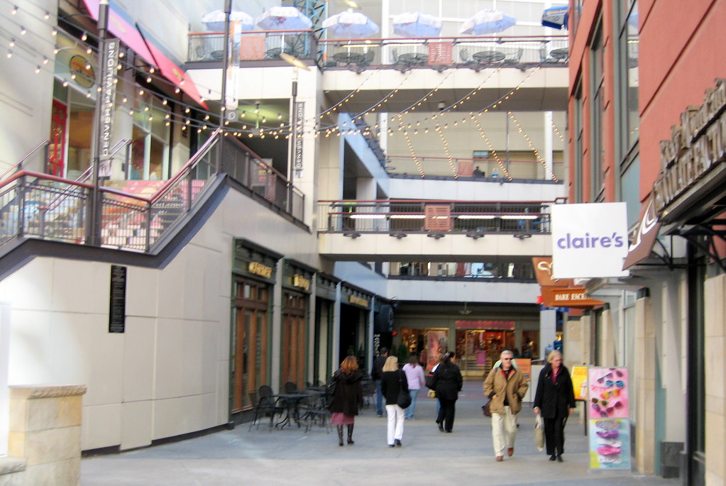 "16th Street Mall entrance to Denver Pavilion" by itdp is licensed under CC BY 2.0.