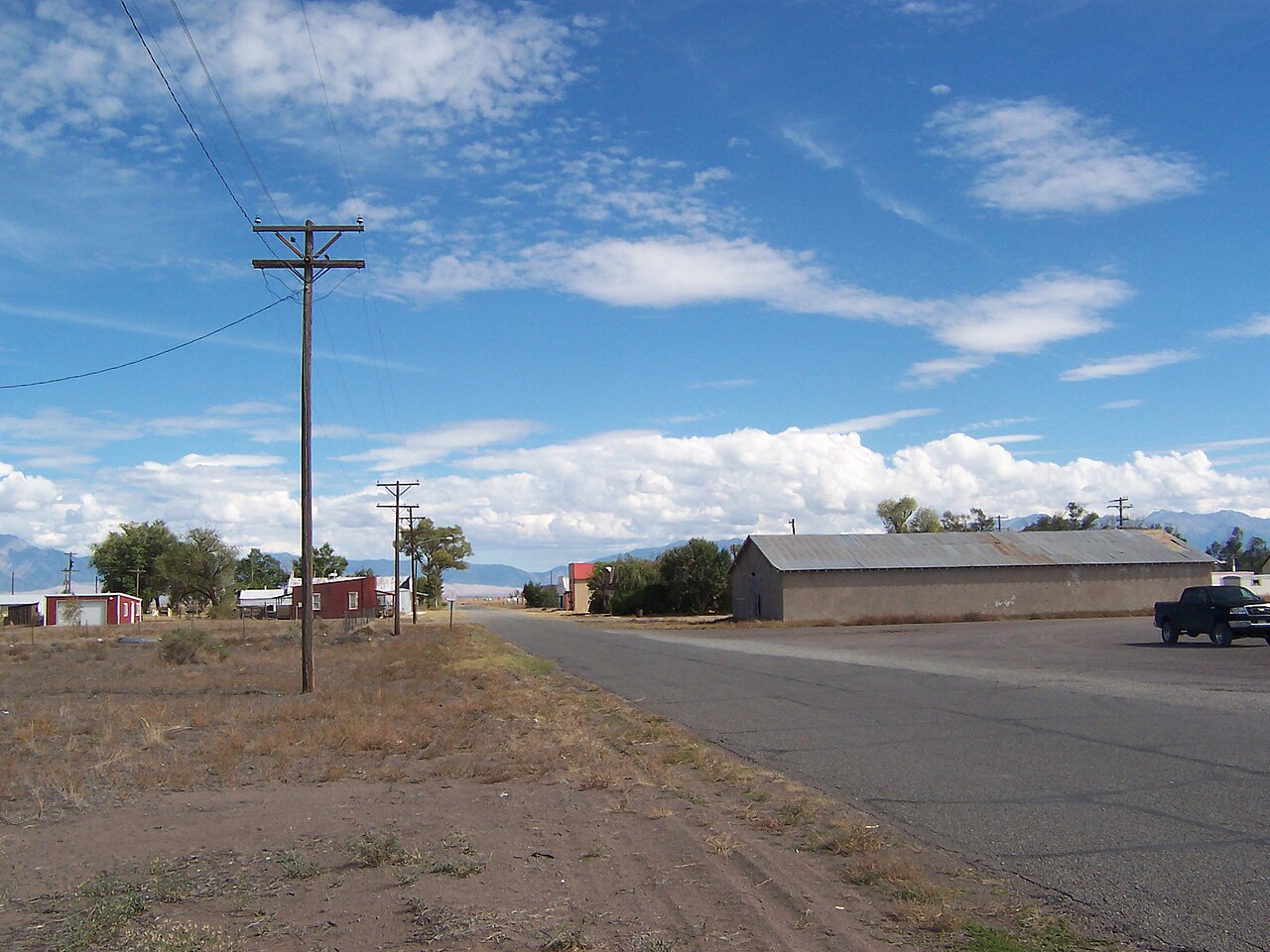 "MainStreetHooper" by Fred Bauder is licensed under CC BY-SA 3.0.