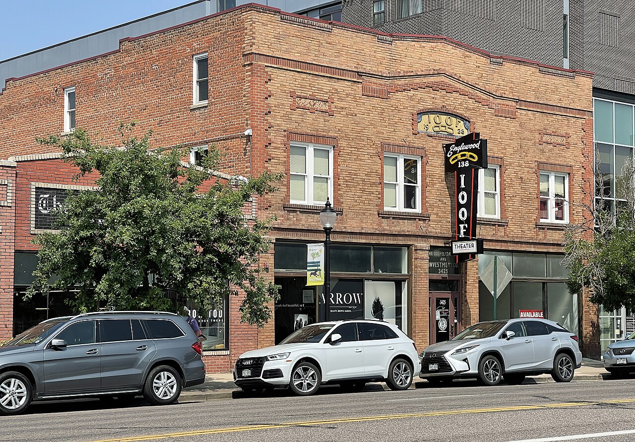"Englewood IOOF Lodge No. 138 Building (partial south elevation and east elevation)" by Jeffrey Beall is licensed under CC BY 4.0.