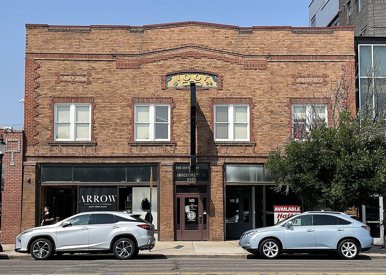 "Englewood IOOF Lodge No. 138 Building (east elevation)" by Jeffrey Beall is licensed under CC BY 4.0.