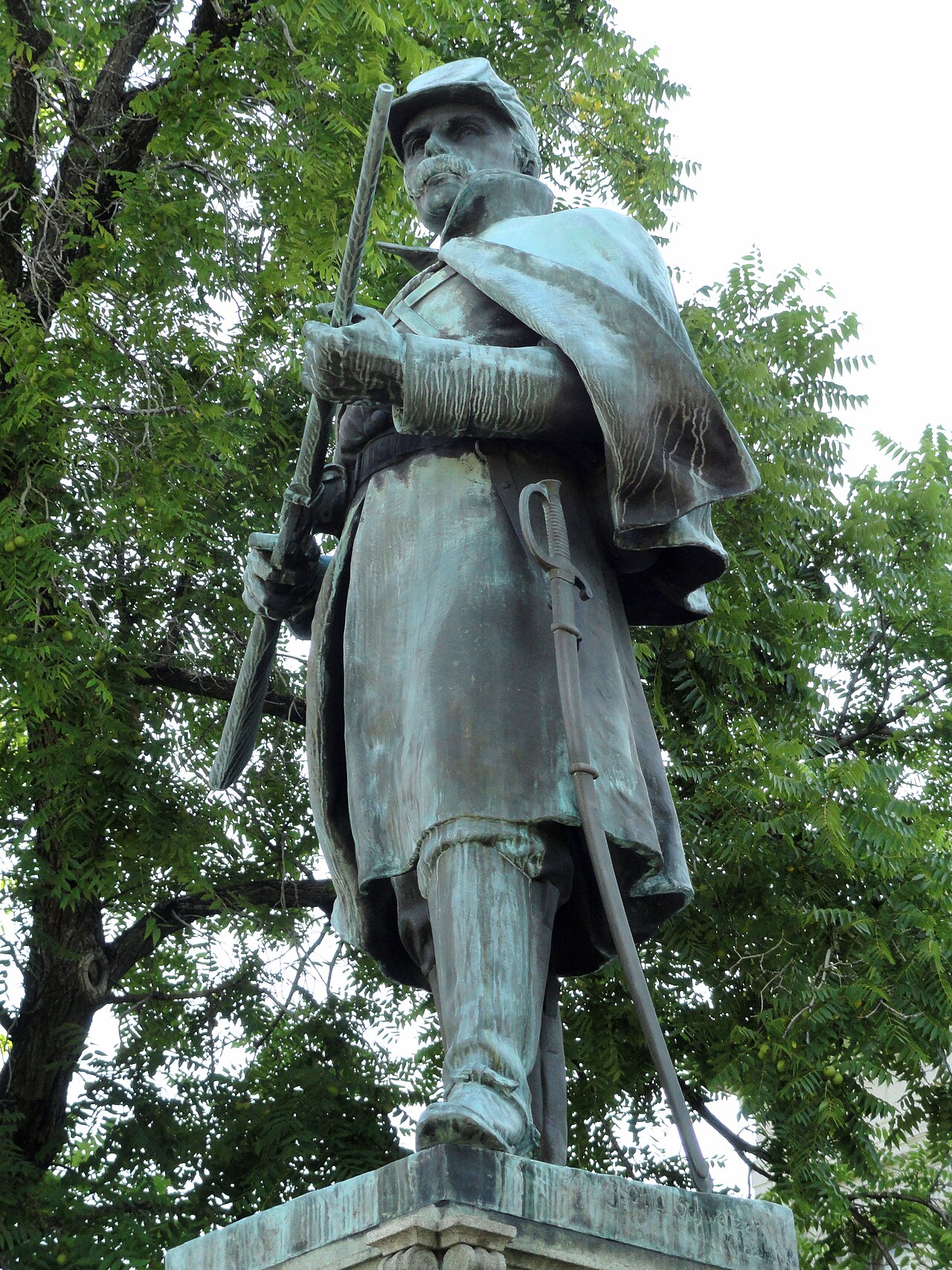 "Civil War Monument by Jakob Otto Schweizer (Denver) - Civic Center Park, Denver - DSC01236" by Daderot is marked with CC0 1.0. To view the terms, visit https://creativecommons.org/publicdomain/zero/1.0/deed.en/.