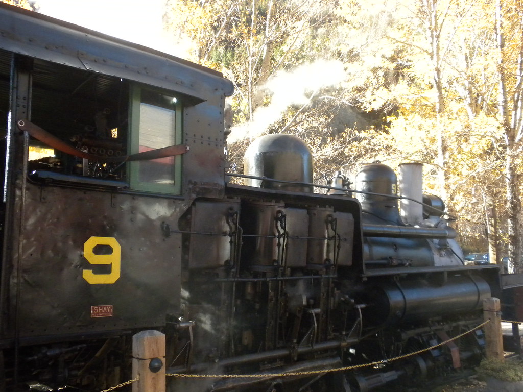 "Georgetown Loop Railroad Silver Plume and Georgetown CO" by Mad Mod Smith is licensed under CC BY-SA 2.0.