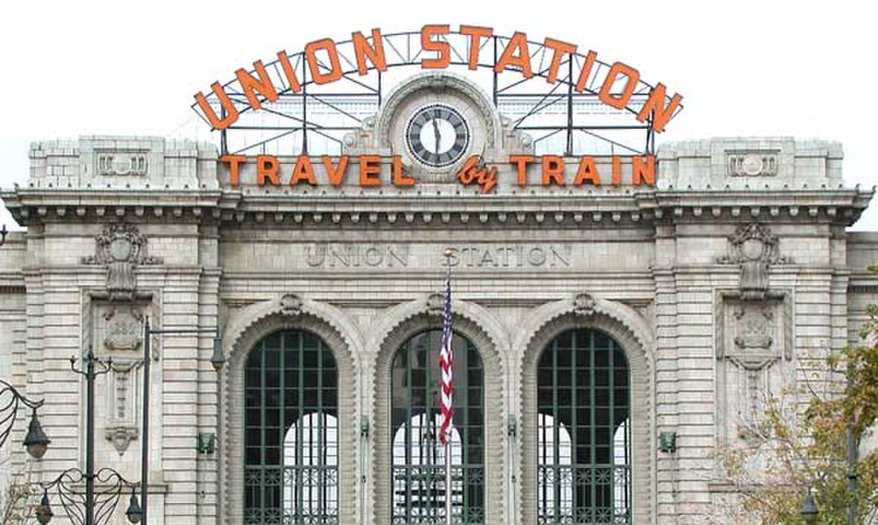 "Denver Union Station; Front end - October 11, 2004" by The original uploader was Decumanus at English Wikipedia. is licensed under CC BY-SA 3.0.
