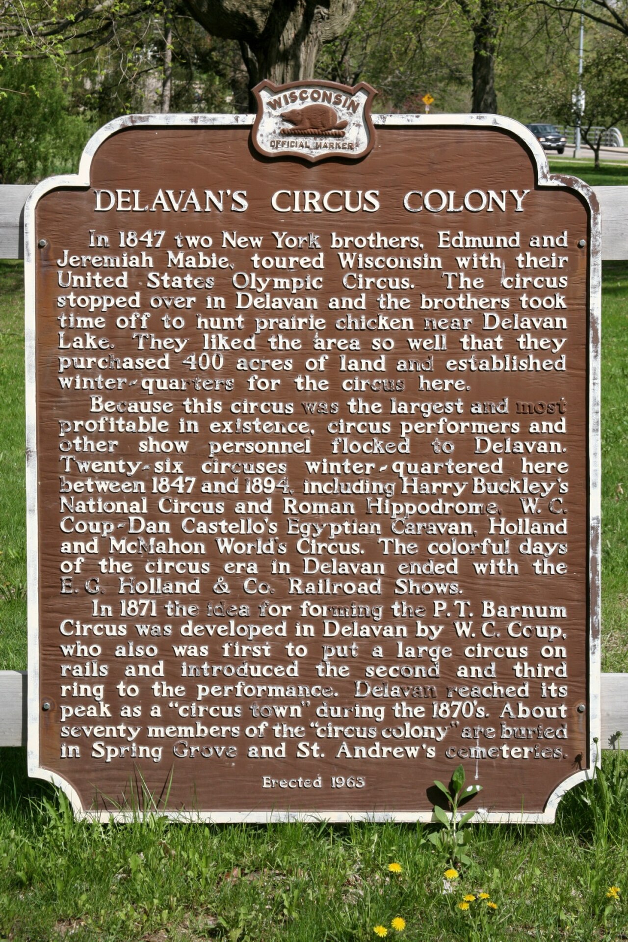 "Delavan’s Circus Colony Historical Marker (3539228196)" by Cliff from Arlington, Virginia, USA is licensed under CC BY 2.0.