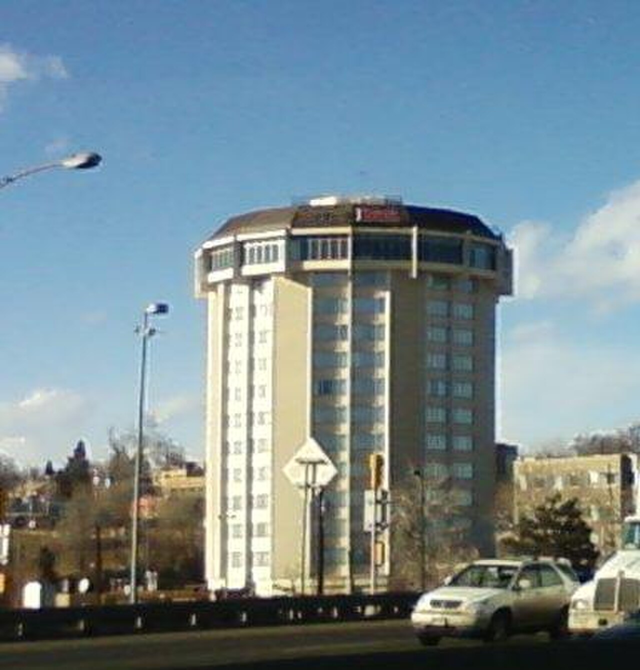"File:Hotel VQ.JPG" by Xnatedawgx is licensed under CC BY-SA 3.0.
