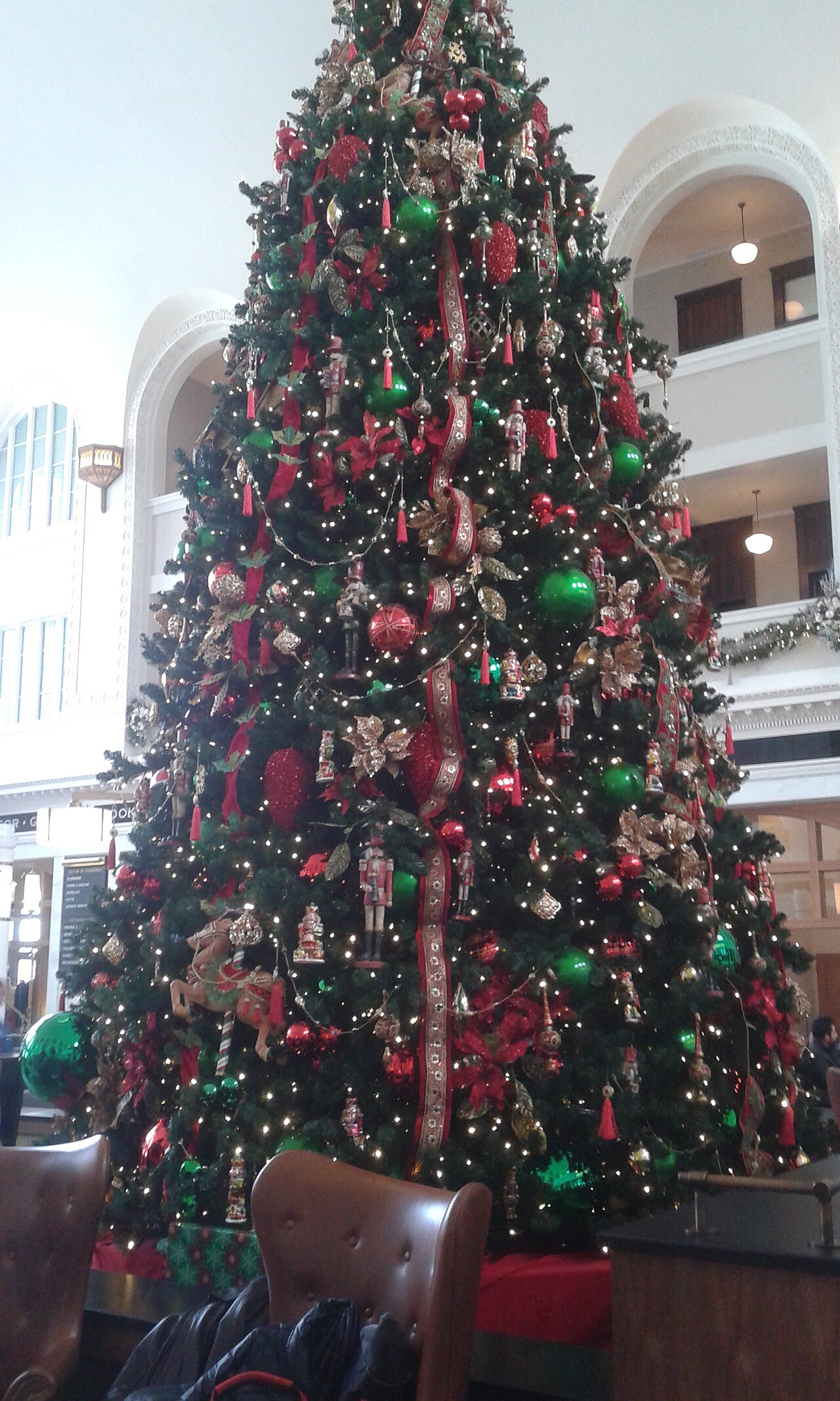 "Union Station Denver Great Hall Christmas tree" by Xnatedawgx is licensed under CC BY-SA 4.0.