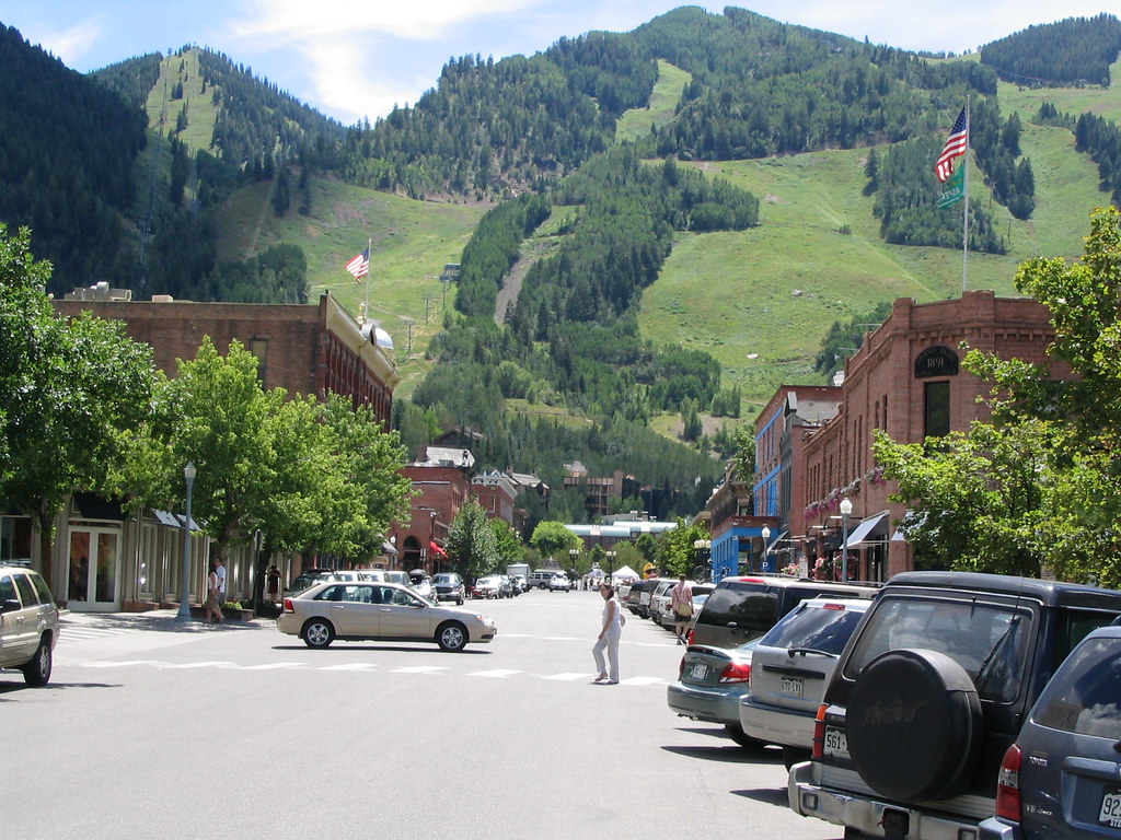 "Aspen, Colorado" by Ken Lund is licensed under CC BY-SA 2.0.
