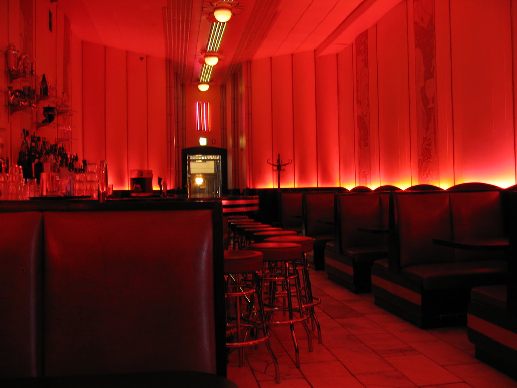 "Oxford Hotel Cruise Room" by bartlec is licensed under CC BY 2.0.