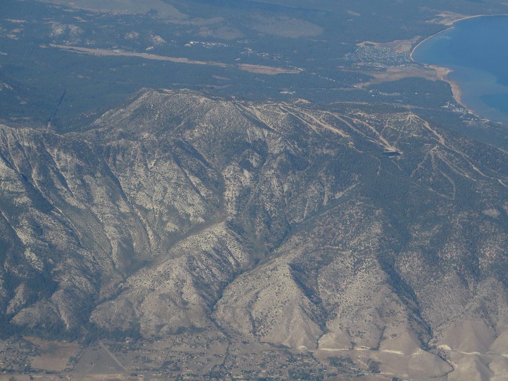 "Heavenly Mountain Resort, Lake Tahoe, Nevada" by Ken Lund is licensed under CC BY-SA 2.0.